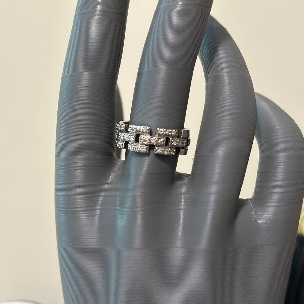 Sterling Silver Ring With Interlocking Design Siz… - image 1